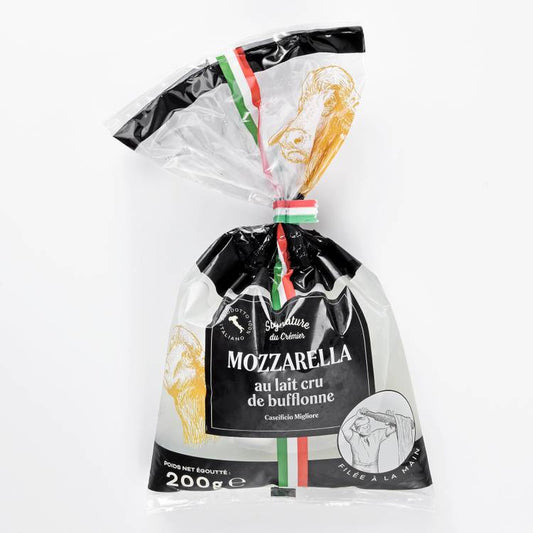 La Mozzarella di Bufala Campana filée à la main DOP