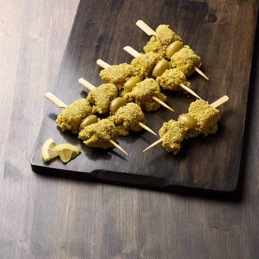 Les Mini brochettes de poulet  panées avec olives et citron